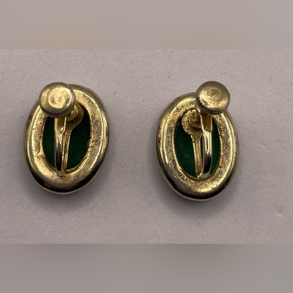 Vintage Gold Tone Earrings Floral Design Bezel Set Open Back Carved Green Stone - Picture 7 of 11